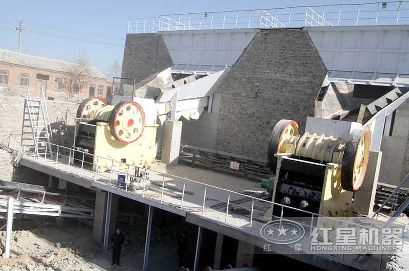 河北大型砂石廠粗破顎式破碎機(jī) 河北大型砂石廠粗破顎式破碎機(jī)