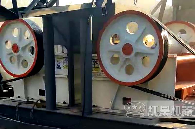 細顎式破碎機碎煤現場 細顎式破碎機碎煤現場