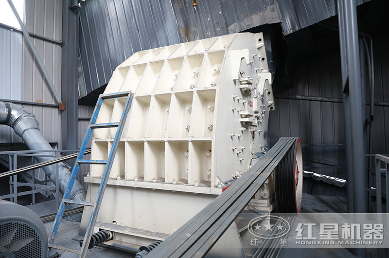 石灰石破碎客戶現場,使用錘破機 石灰石破碎客戶現場,適用錘破機