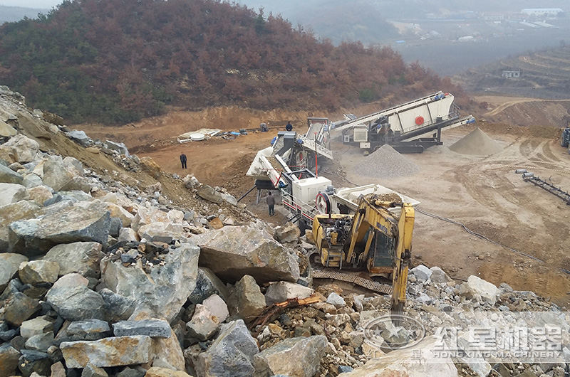 湖南移動(dòng)小型碎石機(jī)生產(chǎn)作業(yè)現(xiàn)場，可就近安排參觀